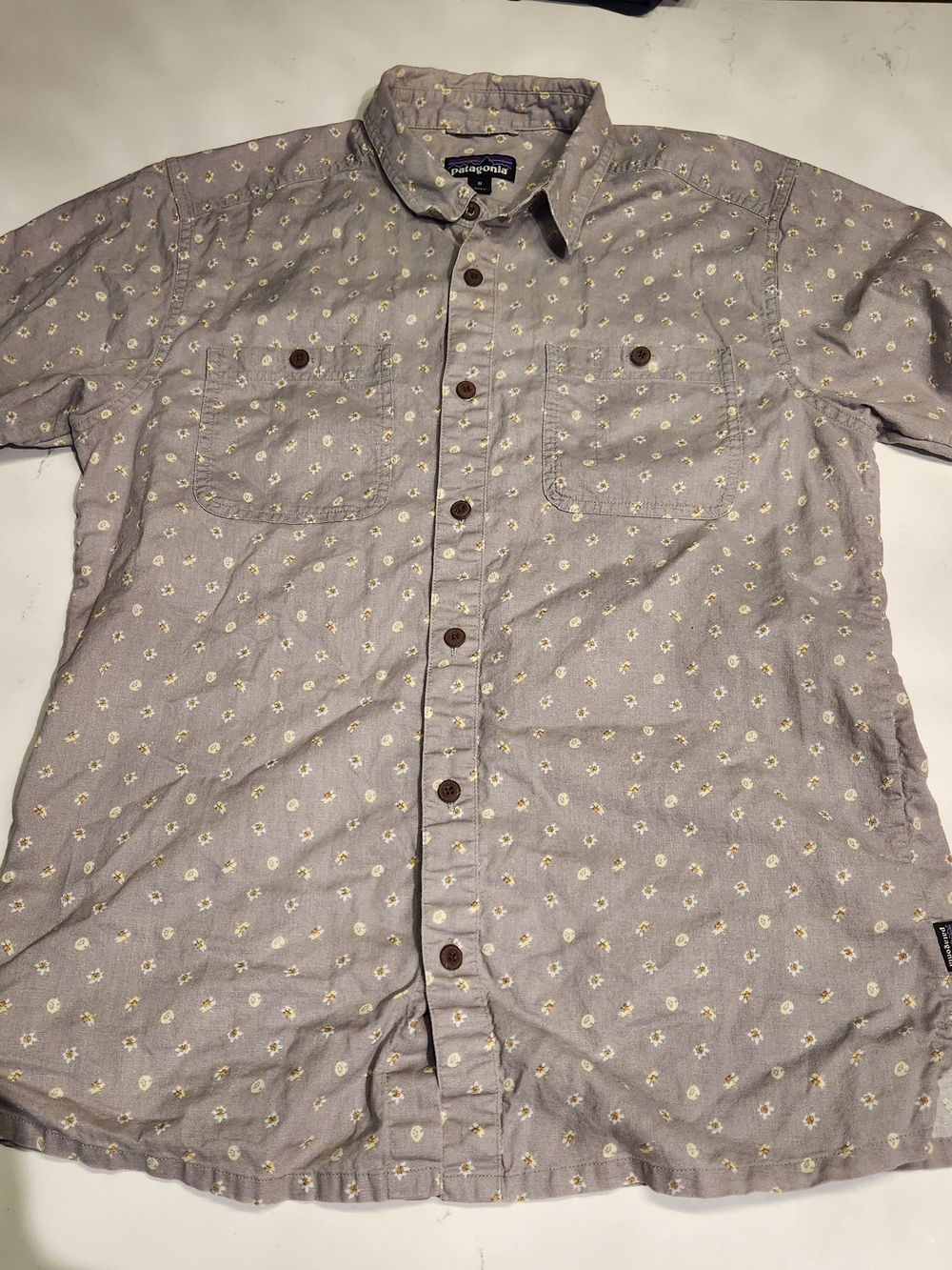Patagonia Men's Short Sleeve Shirt Gray with Floral Print Size M